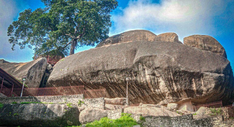 Luxury Lagos-Abeokuta Tour: Olumo Rock, OOPL & Adire Market, Nigeria