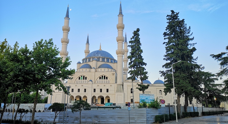 Dicover Tirana Free Walking Tour