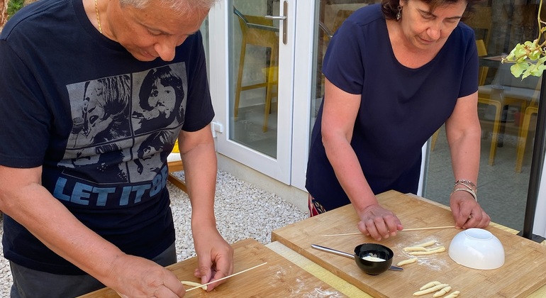 Lección y degustación de busiate con Pesto alla Trapanese Tour Operado por Maria P