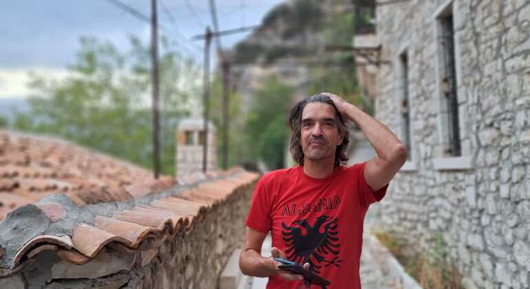 Visita guiada gratuita ao Castelo de Berat: Um passeio através da pedra, das histórias e do tempo Albânia &mdash; #3