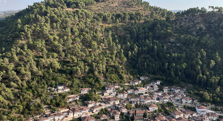 Visita guiada gratuita ao Castelo de Berat: Um passeio através da pedra, das histórias e do tempo Albânia &mdash; #10