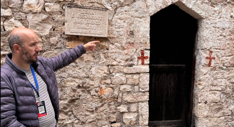 Visita guiada gratuita ao Castelo de Berat: Um passeio através da pedra, das histórias e do tempo Albânia &mdash; #11