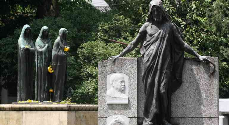 San Pedro Cemetery Museum & Prado Park Tour Colombia &mdash; #3