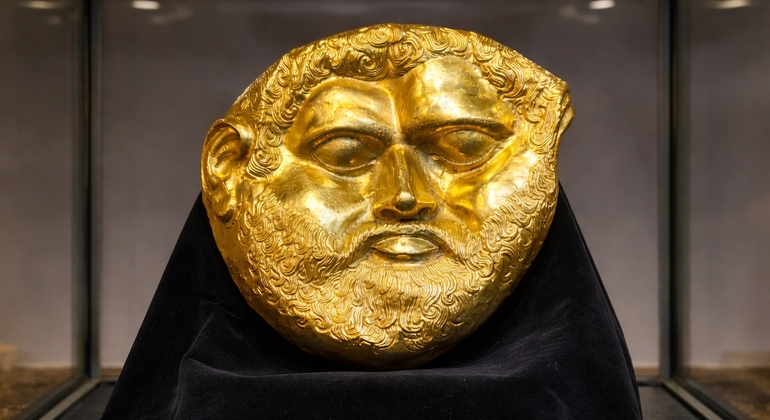 From Veliko Tarnovo: Day Tour to the Valley of Roses & Kings