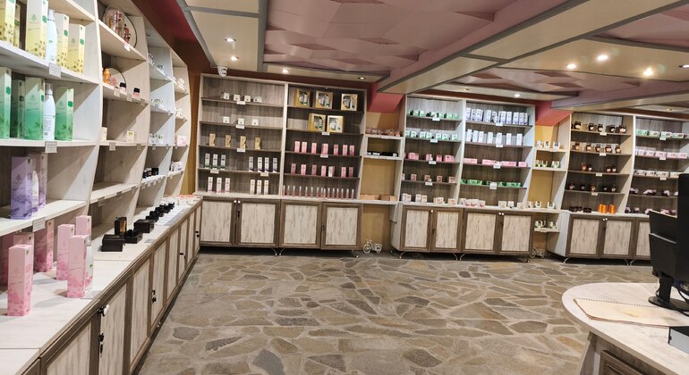 from-veliko-tarnovo-day-tour-to-the-valley-of-roses-kings-en-15