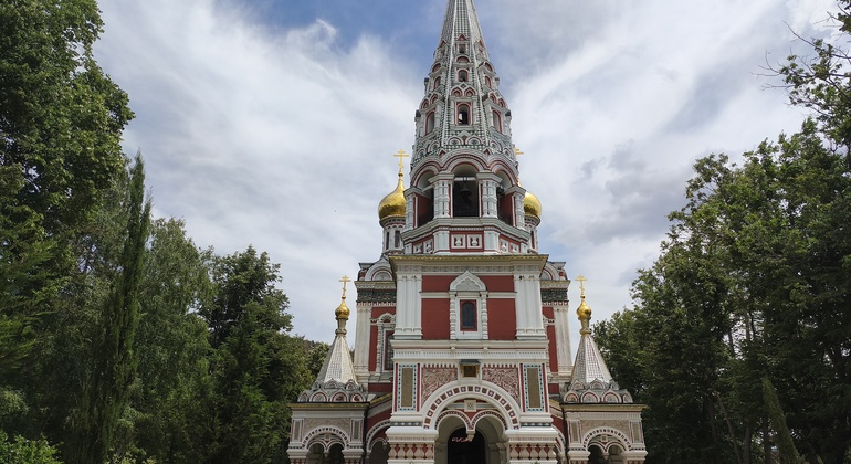 from-veliko-tarnovo-day-tour-to-the-valley-of-roses-kings-en-16