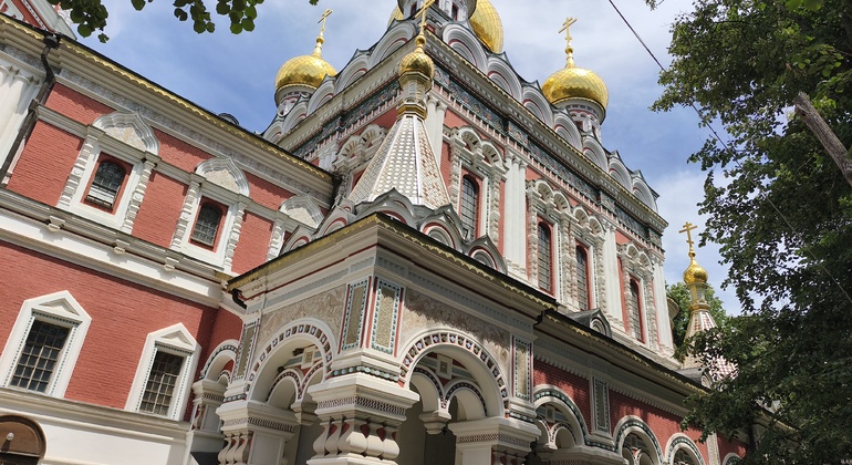 from-veliko-tarnovo-day-tour-to-the-valley-of-roses-kings-en-17