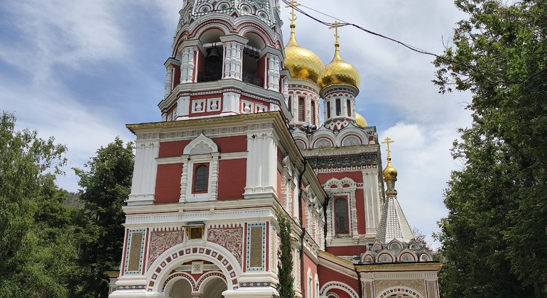 from-veliko-tarnovo-day-tour-to-the-valley-of-roses-kings-en-18