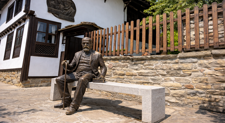 from-veliko-tarnovo-guided-day-tour-to-tryavna-by-train-en-5