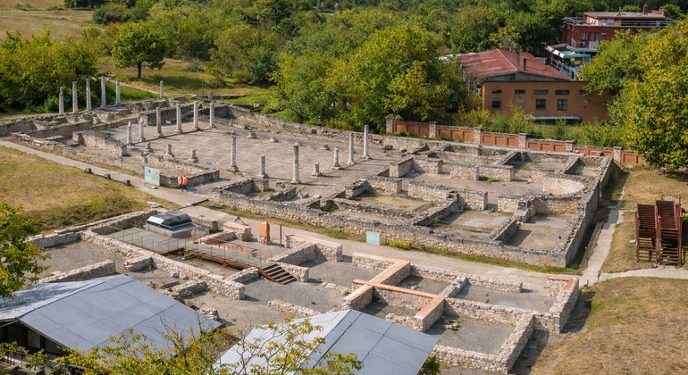 De Veliko Tarnovo: Visita ao túmulo de Sveshtari e à fortaleza de Abritus Bulgária &mdash; #9