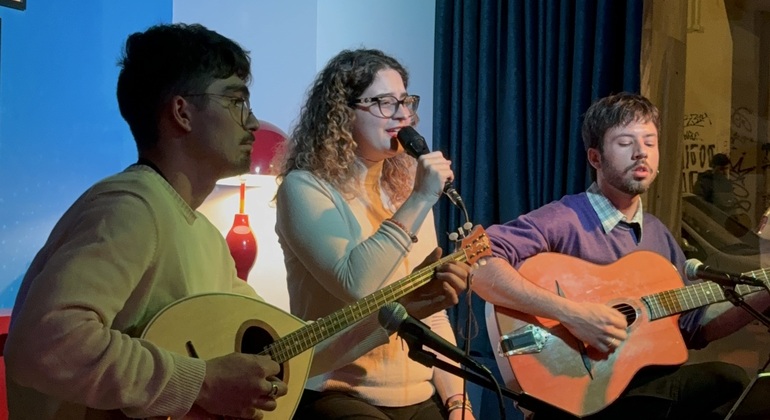 Auténtico Free Tour Griego: Música en vivo, danza y cultura en Atenas  Grecia &mdash; #2