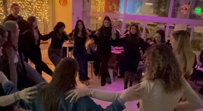 Auténtico Free Tour Griego: Música en vivo, danza y cultura en Atenas  Grecia &mdash; #3