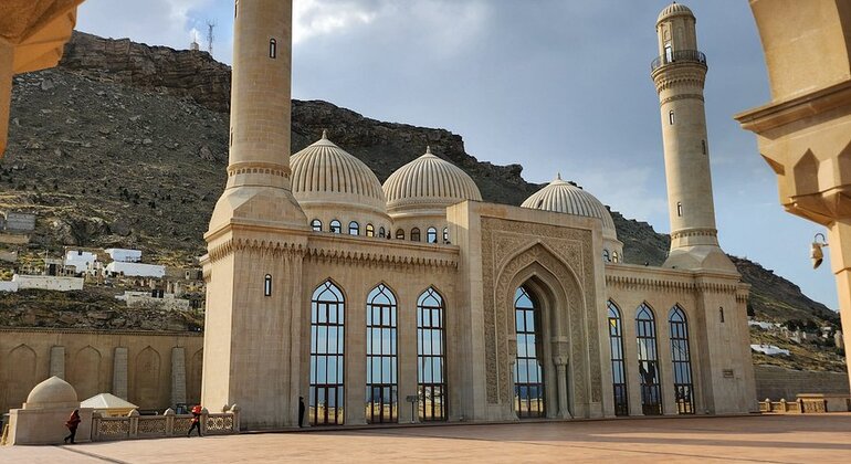 Excursão privada aos vulcões de lama e Gobustan com Yanardag e Templo do Fogo