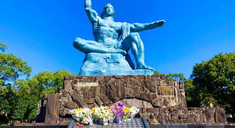 walking-free-tour-atomic-bomb-hypocentre-park-nagasaki-peace-park-es-5