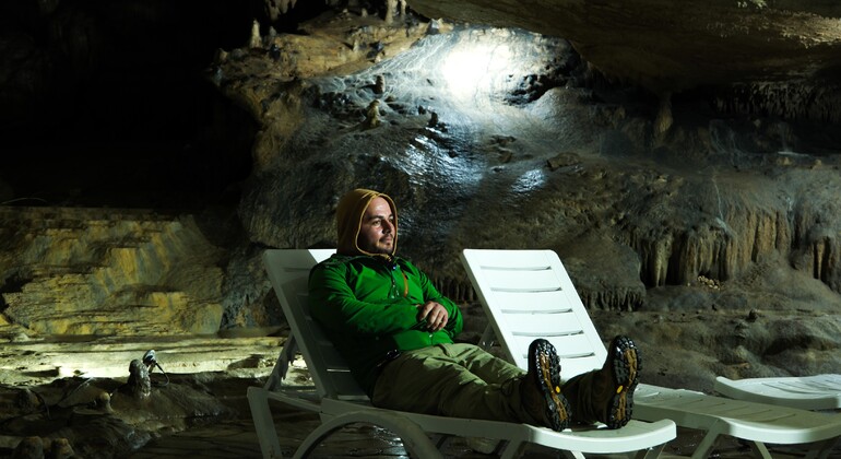 Kutaisi: Dinosauri e vino, tour delle grotte Sataplia e Tetra Georgia &mdash; #3