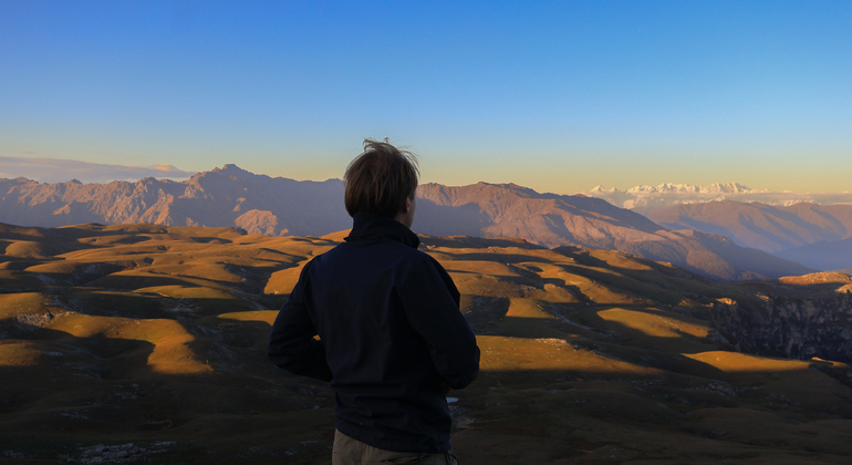 Kutaisi: Askhi Mountain Car Tour con impresionantes vistas y picnic