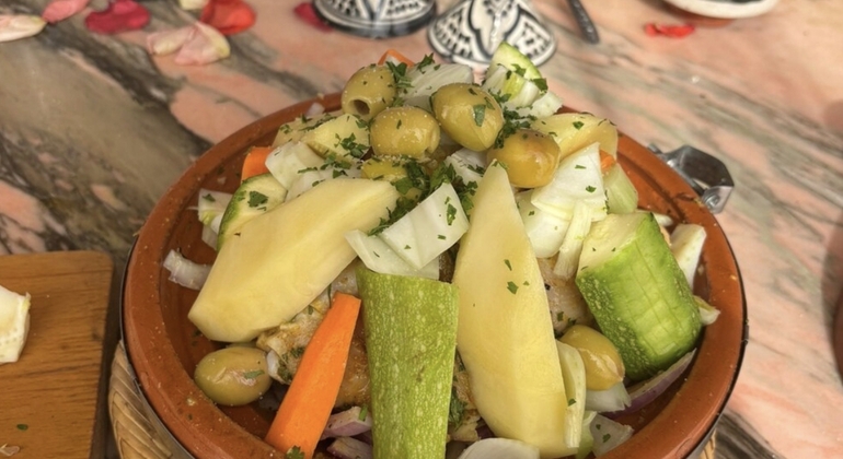 Tour de cocina marroquí con un local Operado por Cooking class with a local 