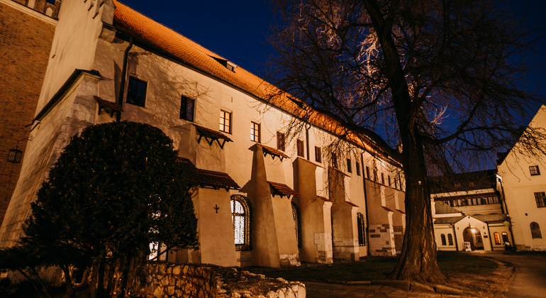 a-walk-with-the-dead-krakow-ghost-tour-en-6