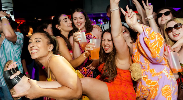 Cascais Pub Crawl: Four Bars, Games & VIP Club Entry
