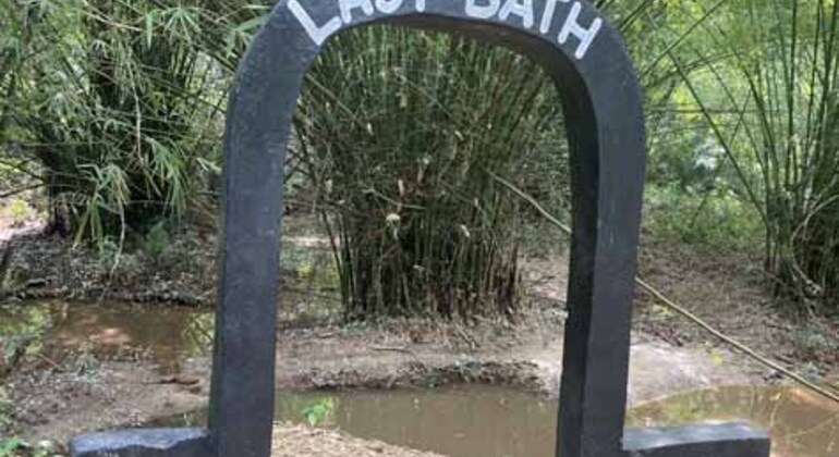 Detailed Assin Manso Slave River Site and Cape Coast Castle Day Tour