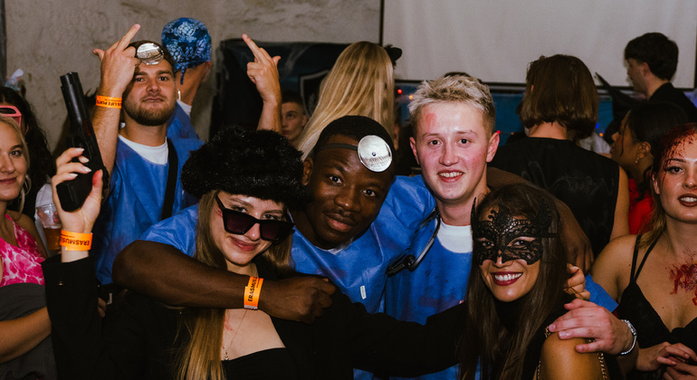 Lagos Pub Crawl : Drinks, Games, and VIP Club Entry Portugal &mdash; #4