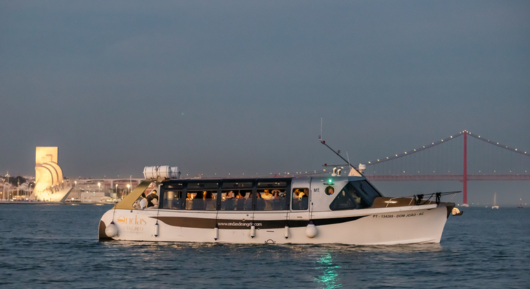 Lisbonne : DJ au coucher du soleil et excursion en bateau Porto Tonic Premium