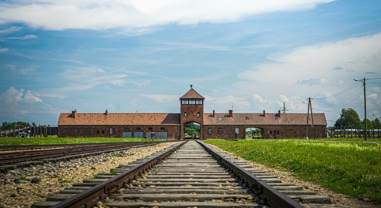 auschwitz-birkenau-monowitz-outdoor-history-guided-tour-es-1