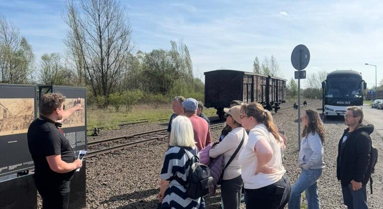 auschwitz-birkenau-monowitz-outdoor-history-guided-tour-es-3