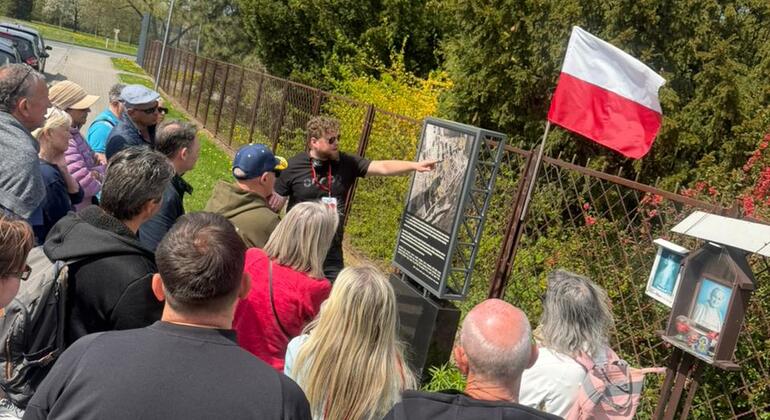 auschwitz-birkenau-monowitz-outdoor-history-guided-tour-es-5