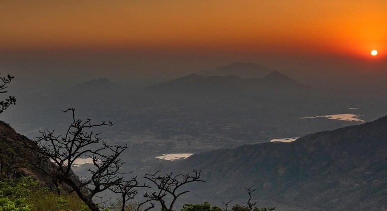 Udaipur Sunset Nature Free Walking Tour: Lakes & Hidden Viewpoints, India