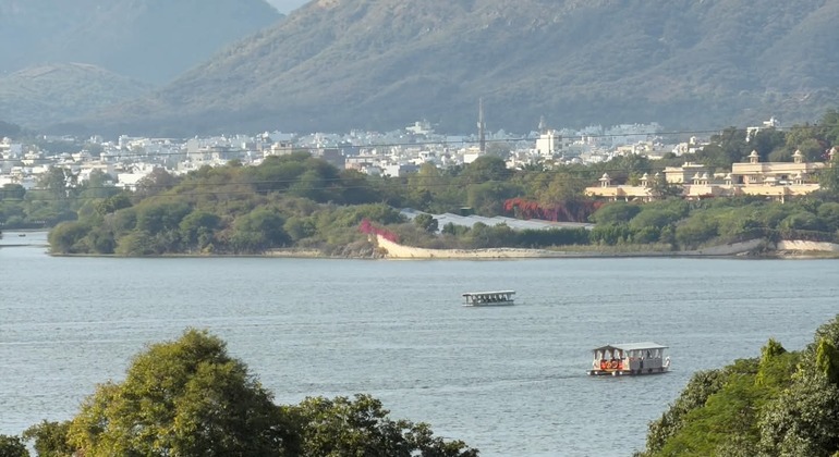 udaipur-sunset-nature-free-walking-tour-lakes-hidden-viewpoints-es-2
