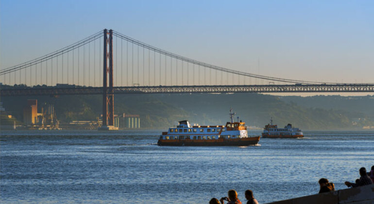 visit-lisbon-south-bay-with-a-local-free-walking-tour-and-ferry-ride-es-1