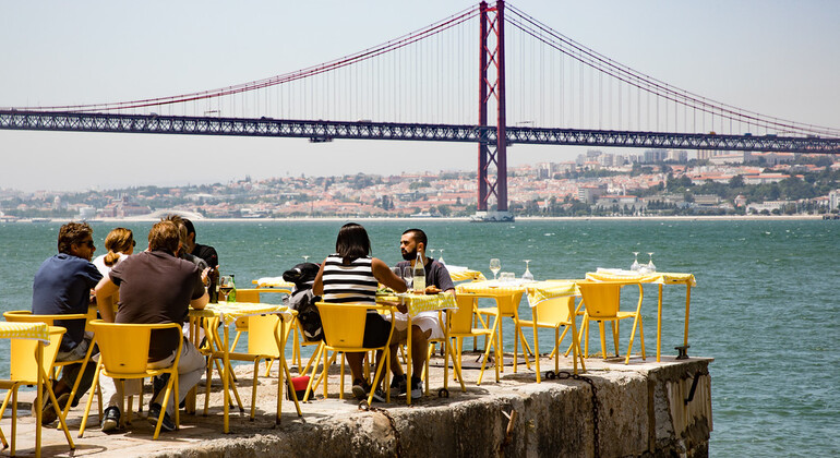 visit-lisbon-south-bay-with-a-local-free-walking-tour-and-ferry-ride-es-5