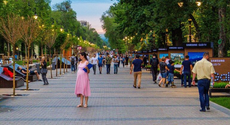 Visite à pied gratuite d'Almaty en soirée : Lumières de la ville et vie locale Kazakhstan &mdash; #5