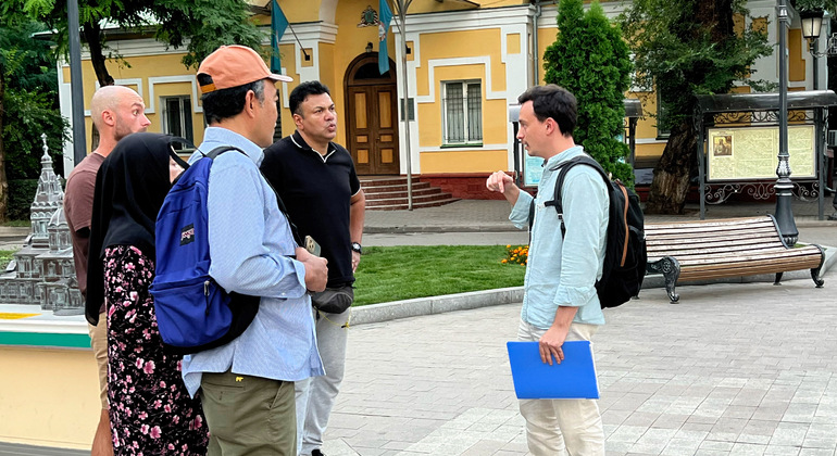 almaty-evening-walking-tour-city-lights-local-life-es-13