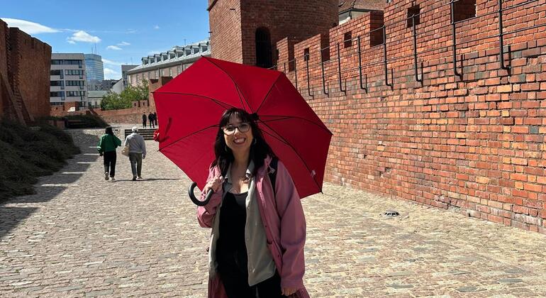 Varsovia Free Tour: Cicatrices de Guerra y el Milagro del Renacer Operado por Debora Tripodi
