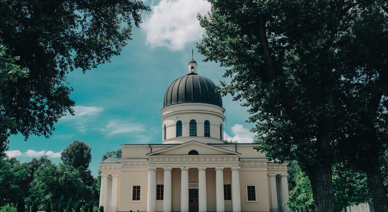 free-walking-tour-in-chisinau-en-1