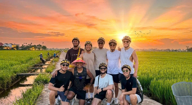 Tour gratuito di Hoi An: Pedalare in campagna, incontrare la gente del posto e fare arte, Vietnam
