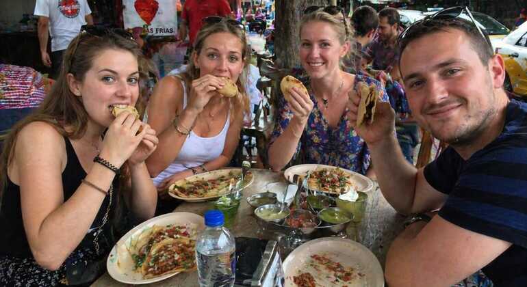 a-night-of-salsa-street-food-in-cancun-en-2