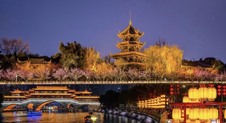 Vida nocturna en Chengdu: Zonas Desconocidas con Guía Local Operado por Li