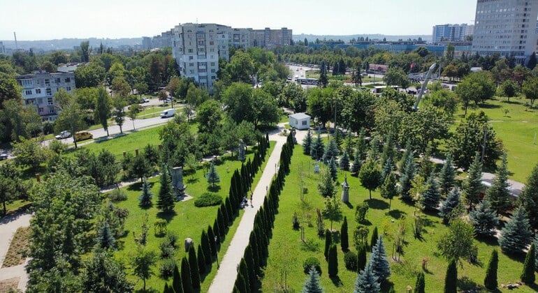 Free guided walking tour of Chisinau