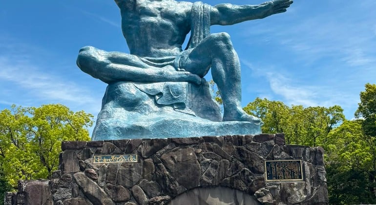 Viagem pela memória de Nagasaki: Paz e histórias não contadas Organizado por Daniel Hassy