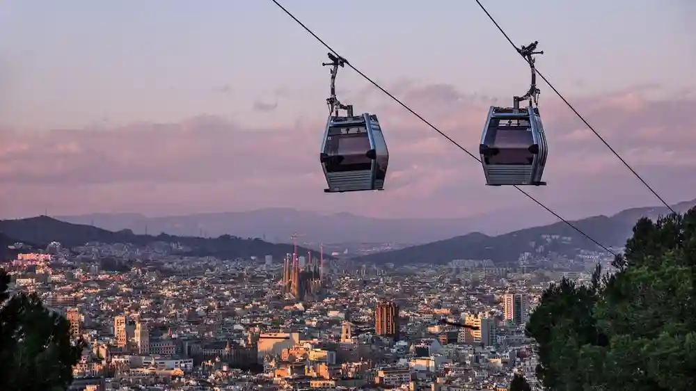 Teleférico de Montjuïc: bilhete de ida e volta Organizado por Tiqets International B.V.