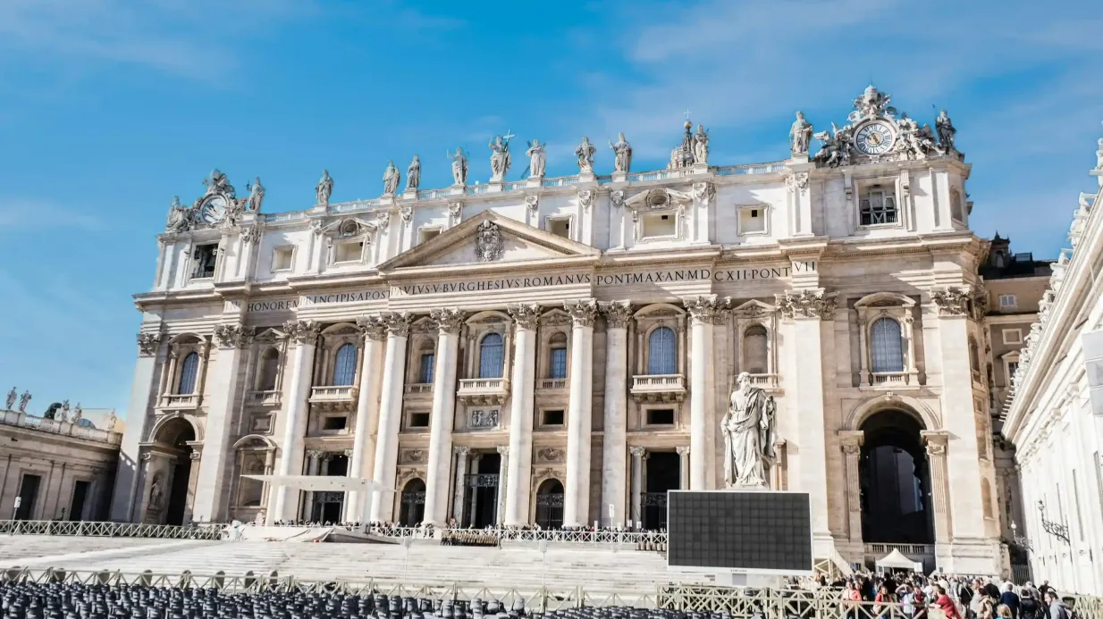 St. Peter’s Basilica: Reserved Escorted Entry + Audio Guide