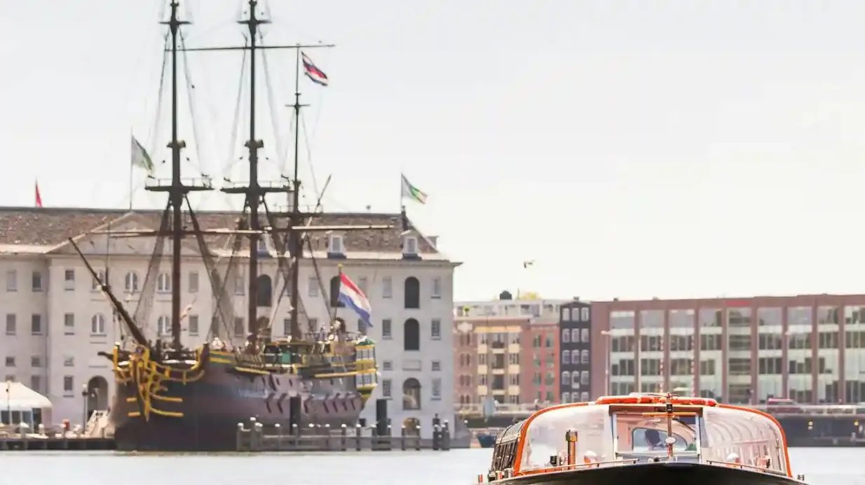Amsterdam: Lovers Canal Cruise from Central Station