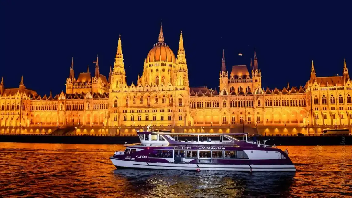 Budapest: Sightseeing Cruise From Pest Provided by Silverline Cruises Kft.