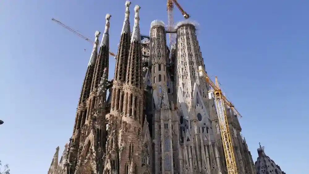 Go With A Local: Skip-The-Line Sagrada Família Tour in German