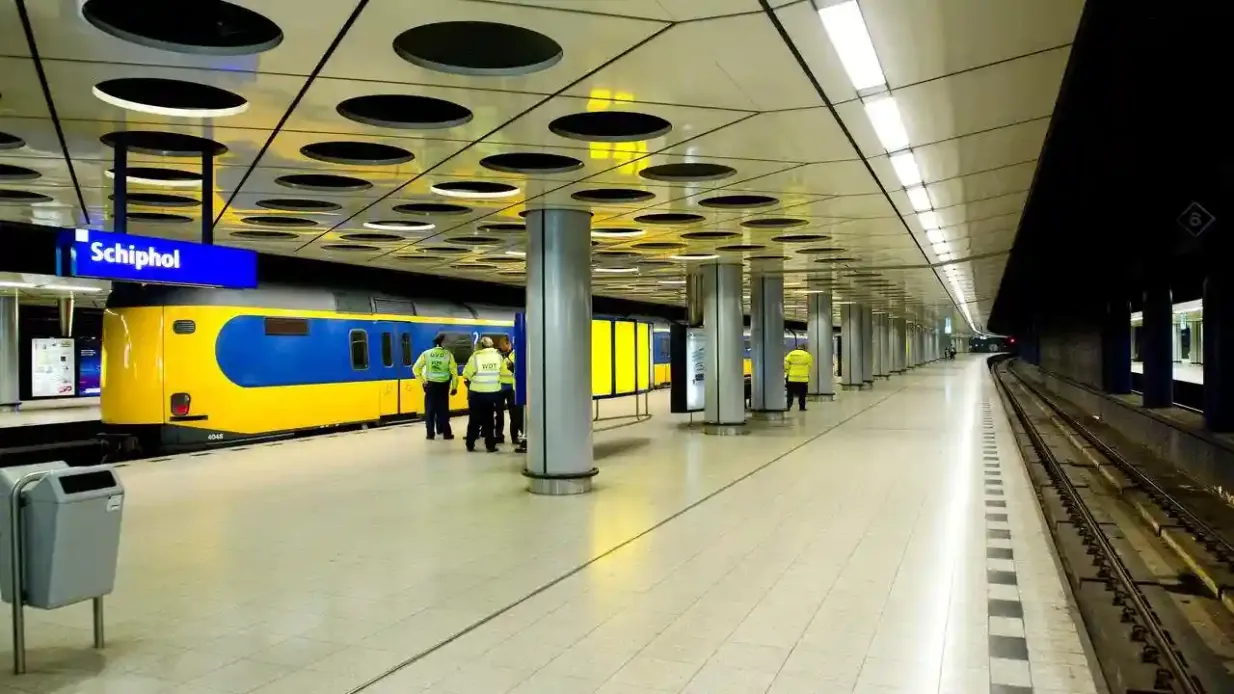 Amsterdã: Trem do Aeroporto Schiphol para a Estação Central