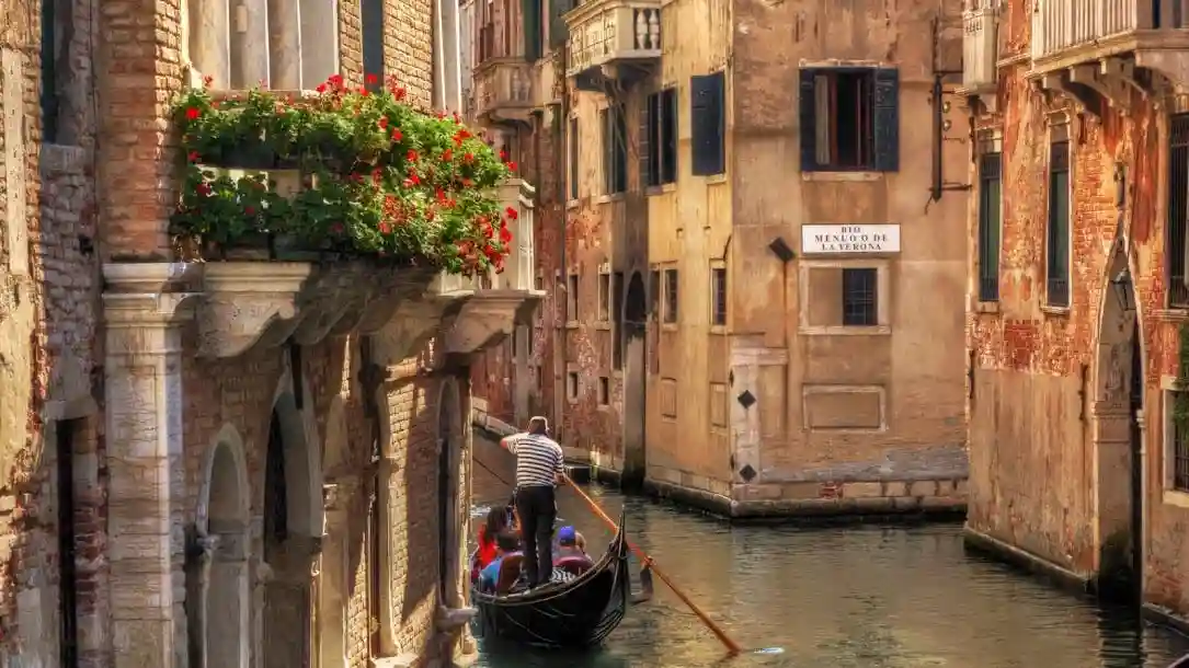 Venecia: Paseo en góndola con comentarios en directo Operado por City Tours Co Uk