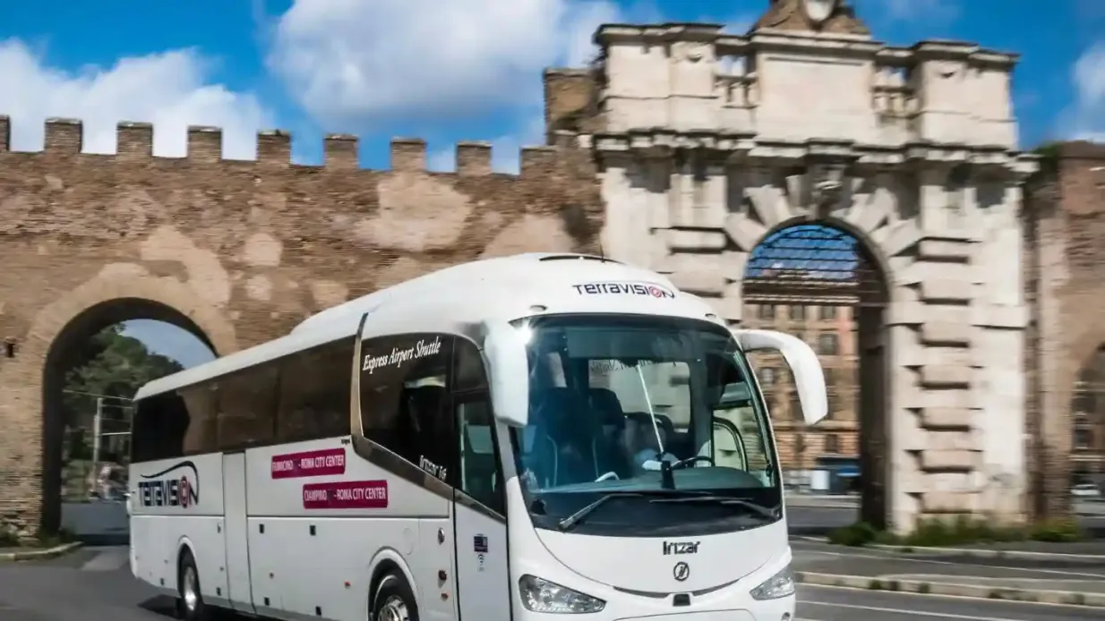 Aeropuerto de Fiumicino: Traslado en autobús de ida desde Roma Termini Operado por Distribusion Technologies GmbH (TERR)